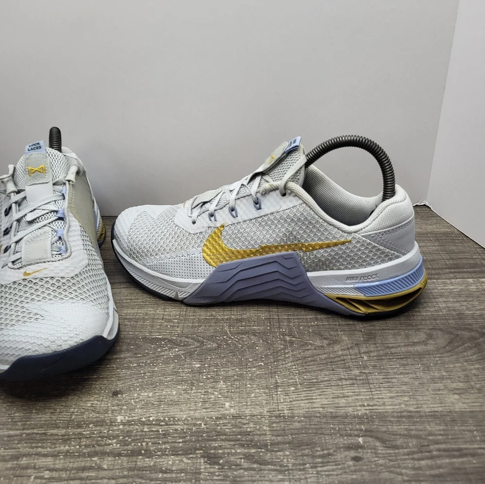 Nike Metcon 7 Pure Platinum Metallic Gold Coin CZ8280-049 Women's Size 9